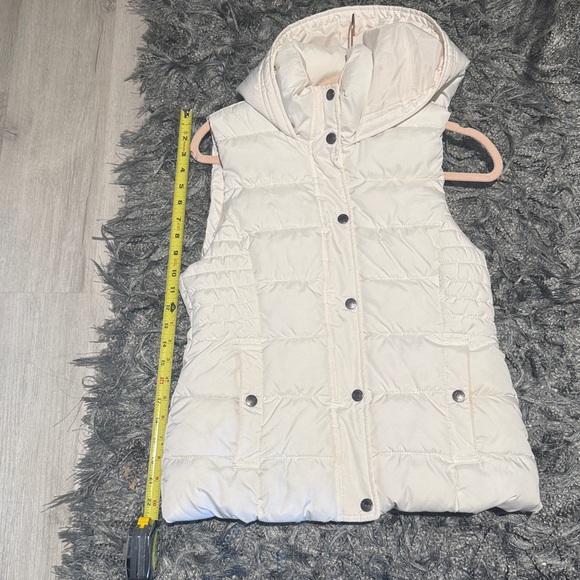 Abercrombie and Fitch medium white vest - Picture 6 of 8